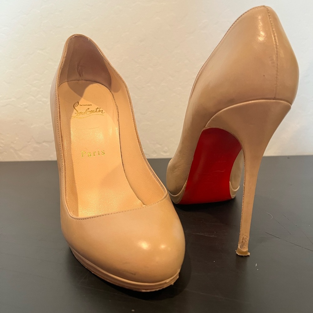 Christian Louboutin Filo Beige